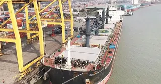 চট্টগ্রাম বন্দরে ৬ জাহাজ থেকে জ্বালানি খালাস শুরু